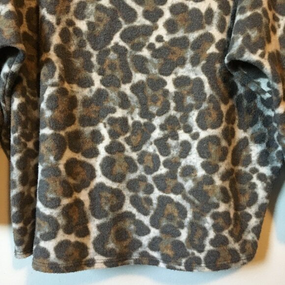 Made in Canada Jaguar Print Soft Dolman Sleeve Top - Small - Picture 4 of 15
